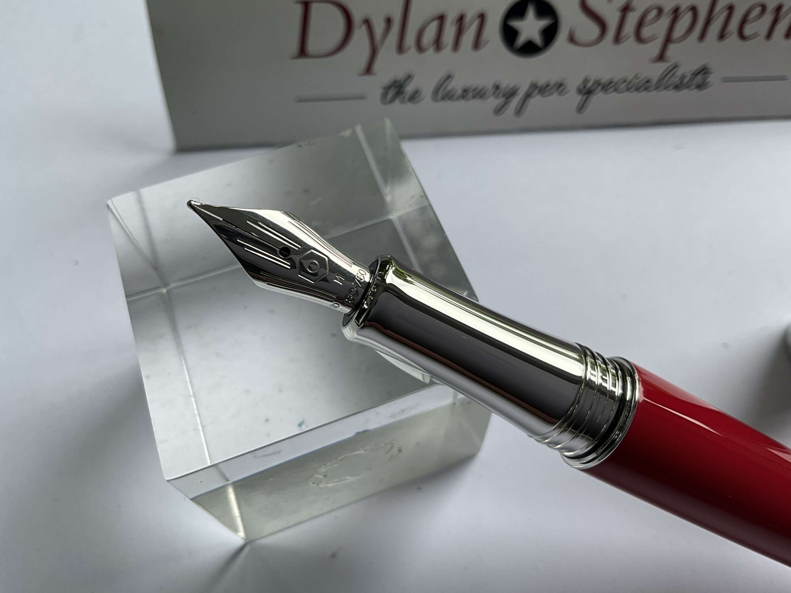 Caran d'Ache Leman V2 Scarlett Red Fountain Pen - Image 2