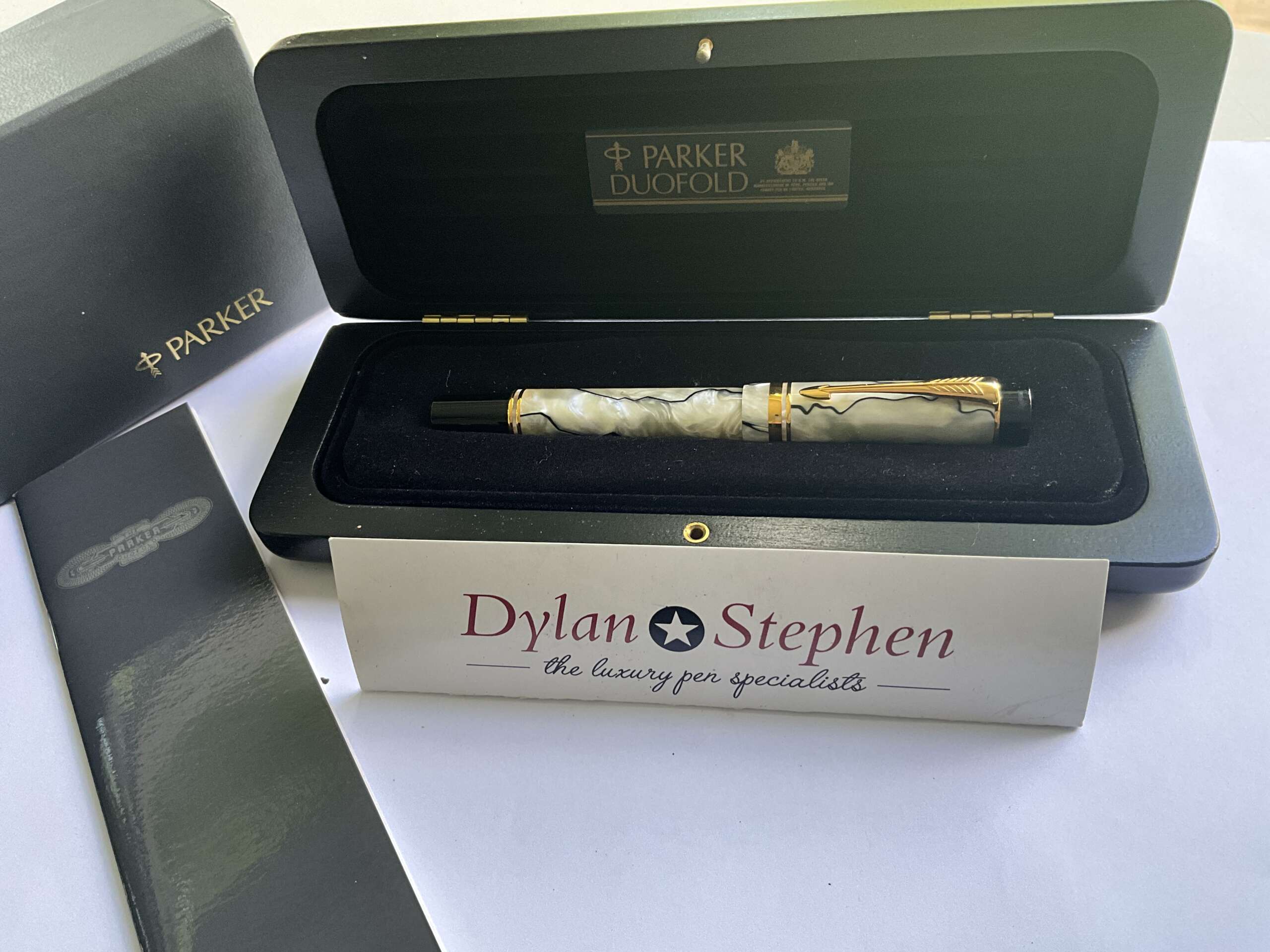 Parker Duofold Centennial Pearl and black fountain pen - Image 7
