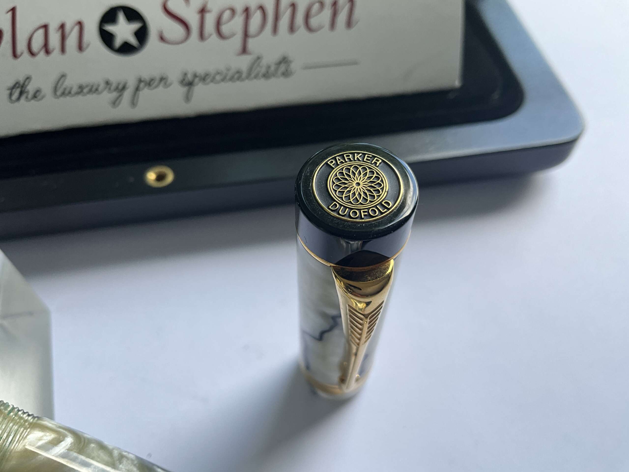 Parker Duofold Centennial Pearl and black fountain pen - Image 3