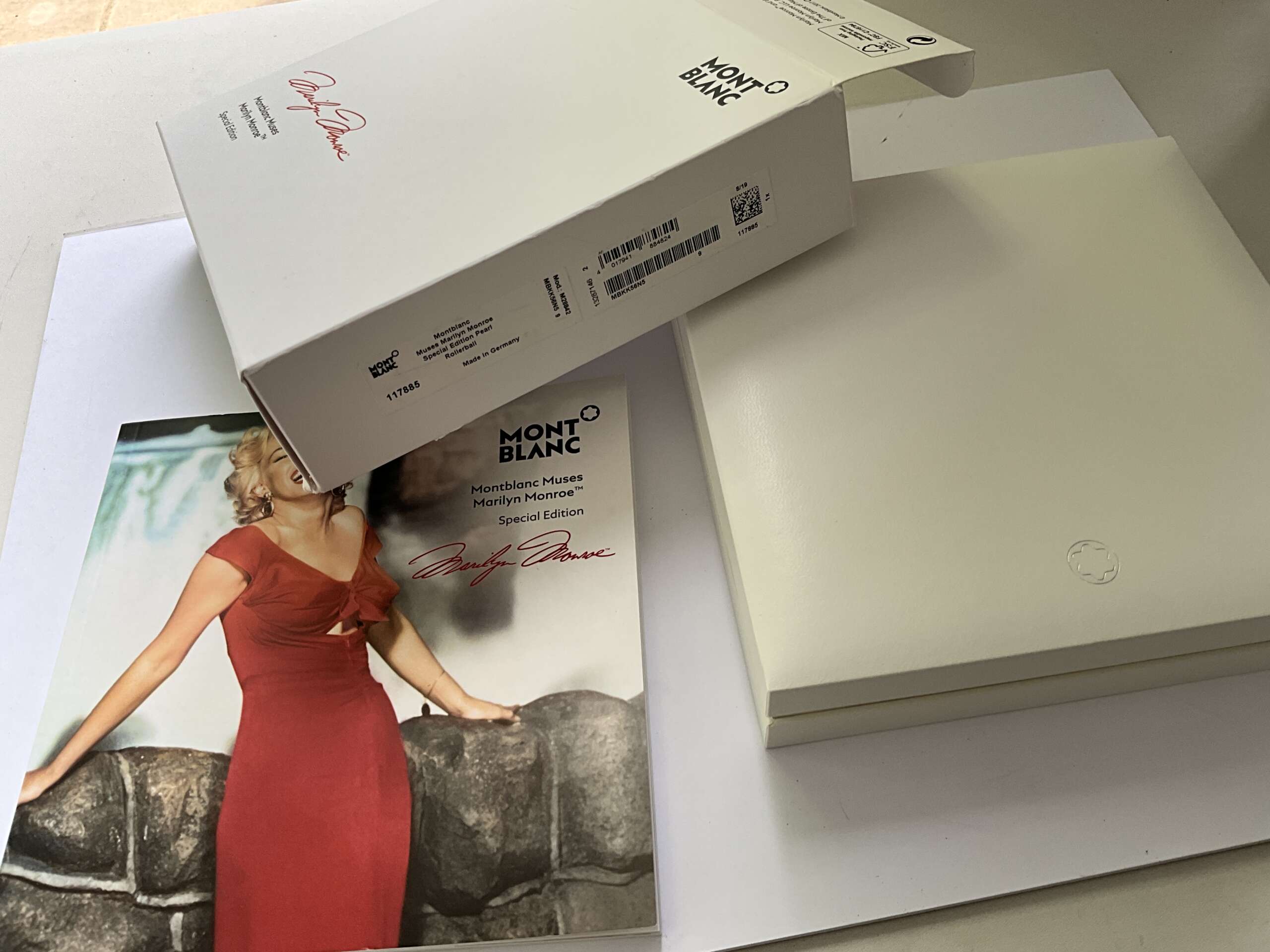 Montblanc Marilyn Monroe Mused Special Edition Rollerball Pen - Image 8