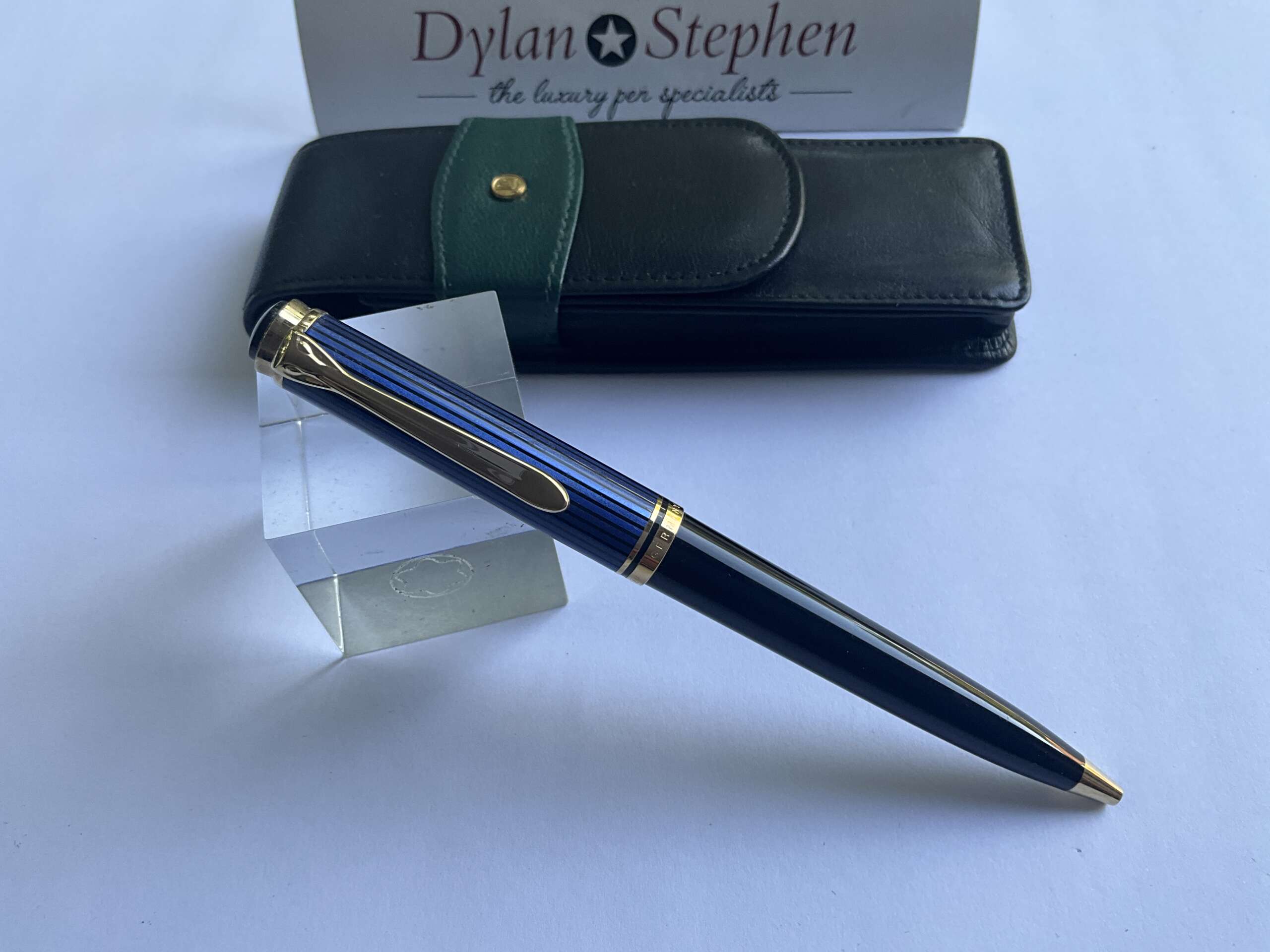 Pelikan Souveran K800 Blue + Black ballpoint pen + Leather Pouch