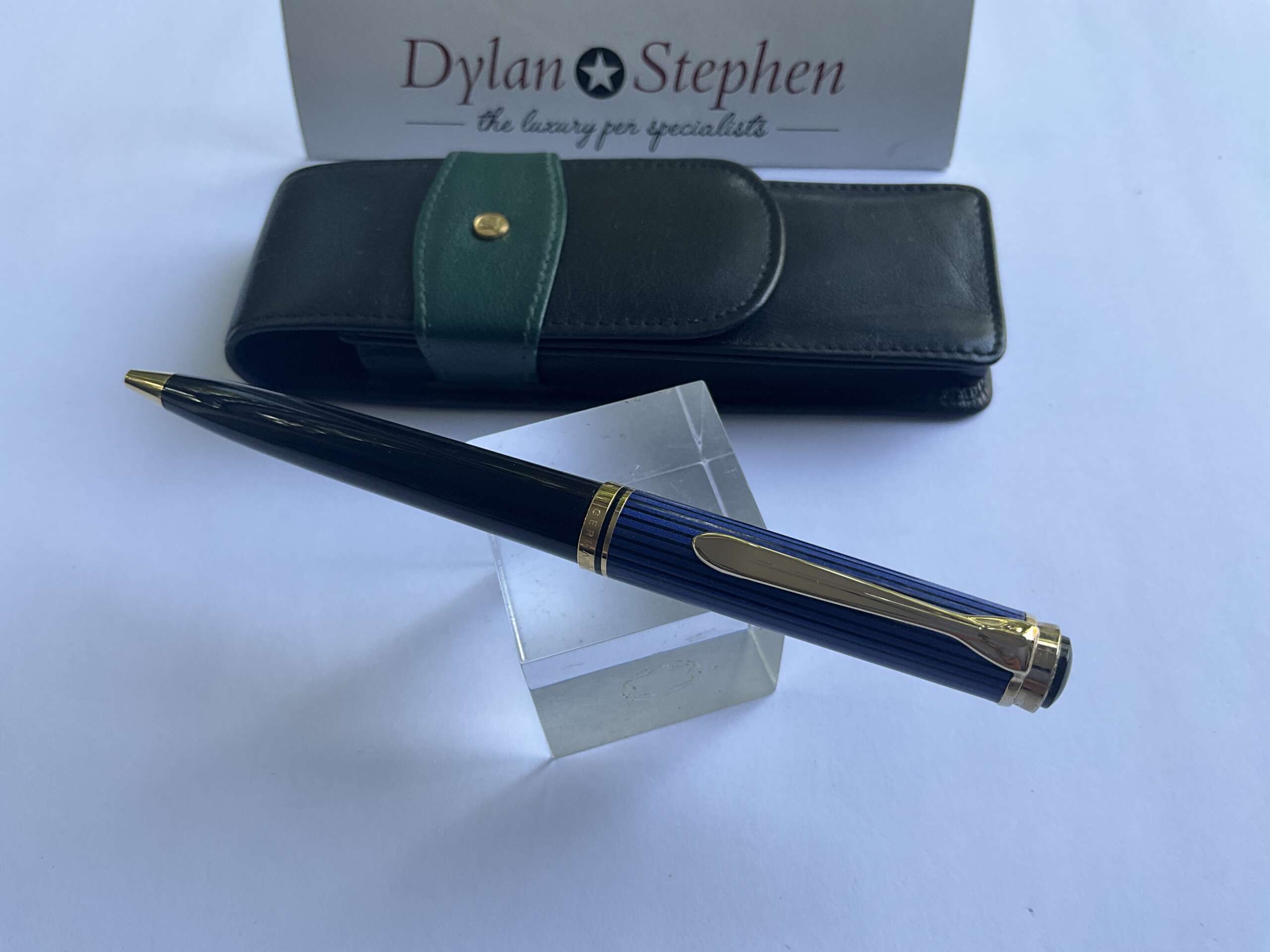 Pelikan Souveran K800 Blue + Black ballpoint pen + Leather Pouch - Image 3