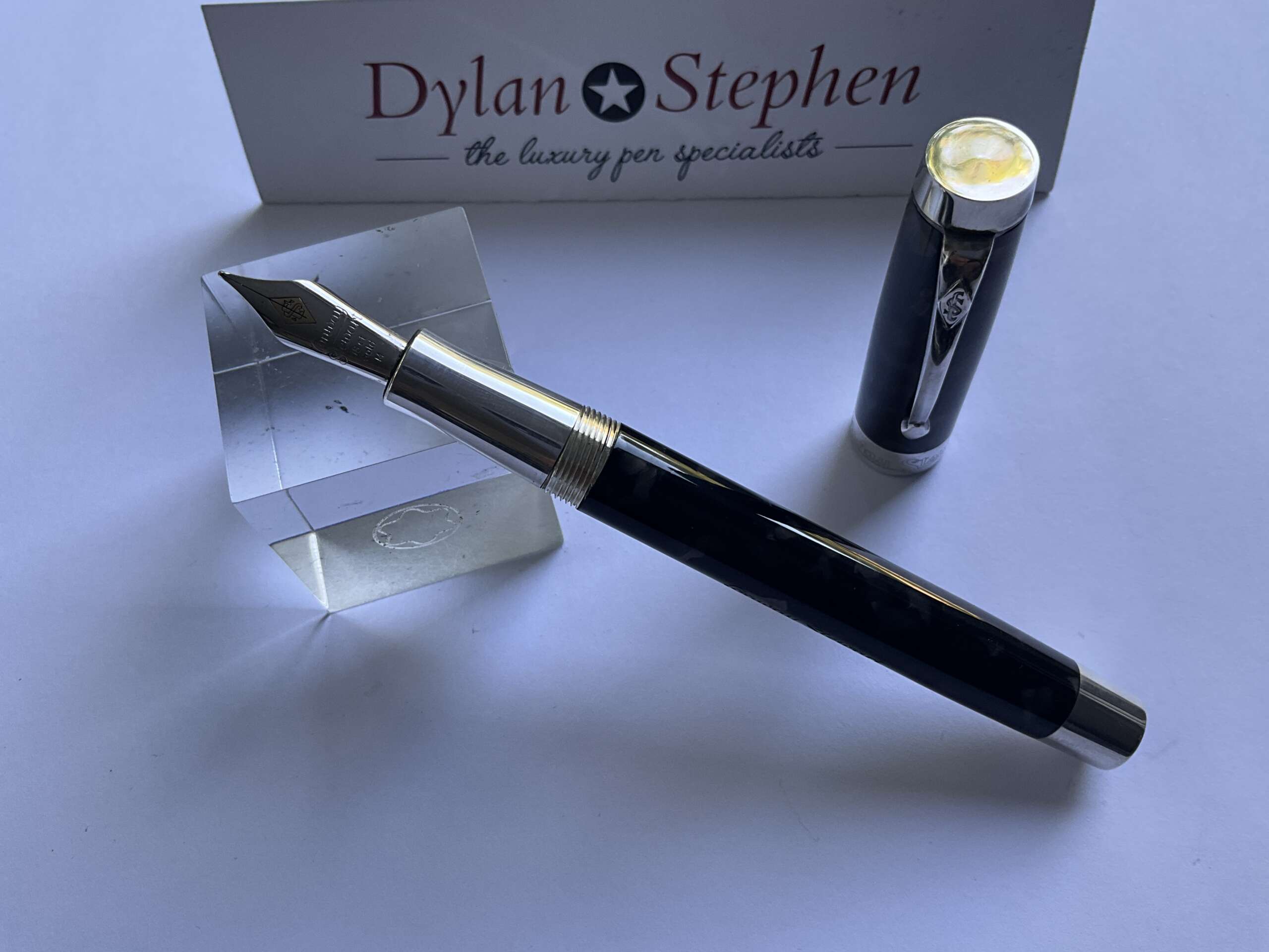 Conway Stewart Duro Sterling Silver II Black / Grey Graphite fountain pen