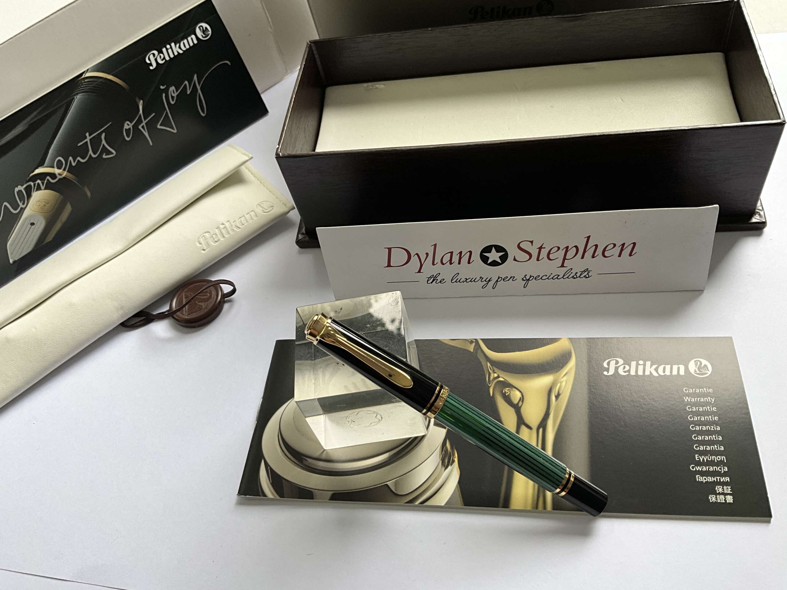 Pelikan M300 Green and Black fountain pen - Image 5
