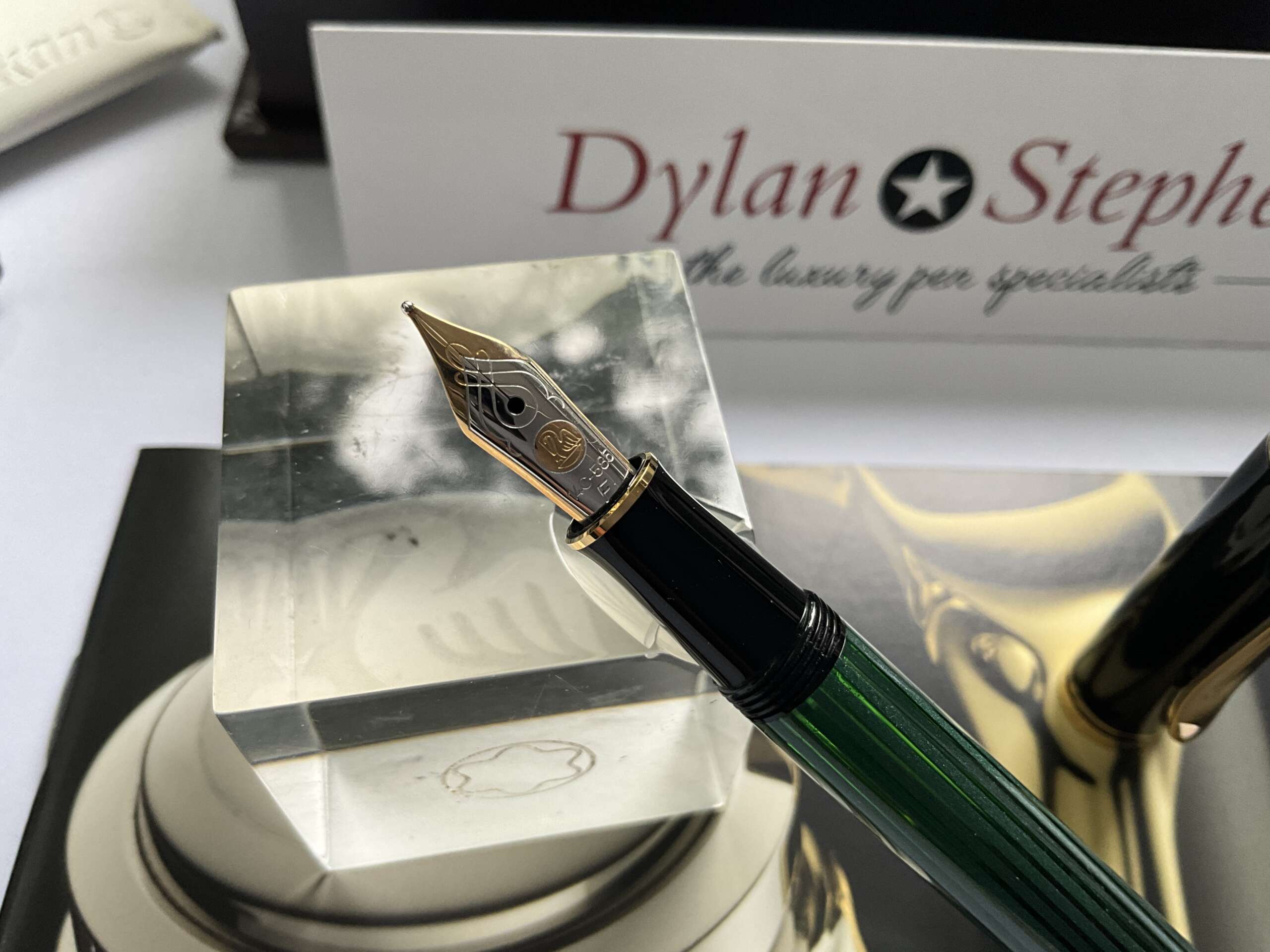 Pelikan M300 Green and Black fountain pen - Image 2