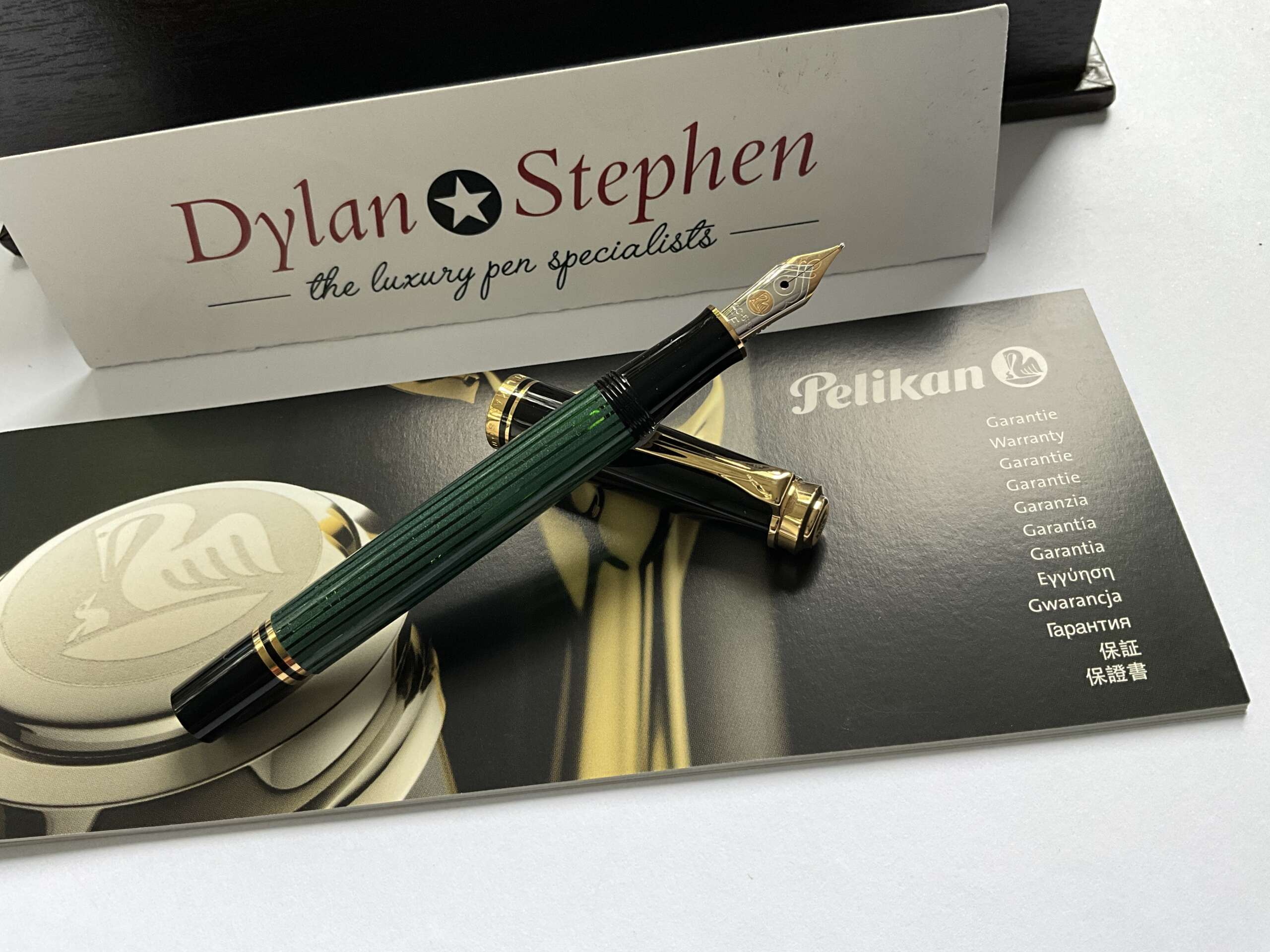 Pelikan M300 Green and Black fountain pen - Image 4