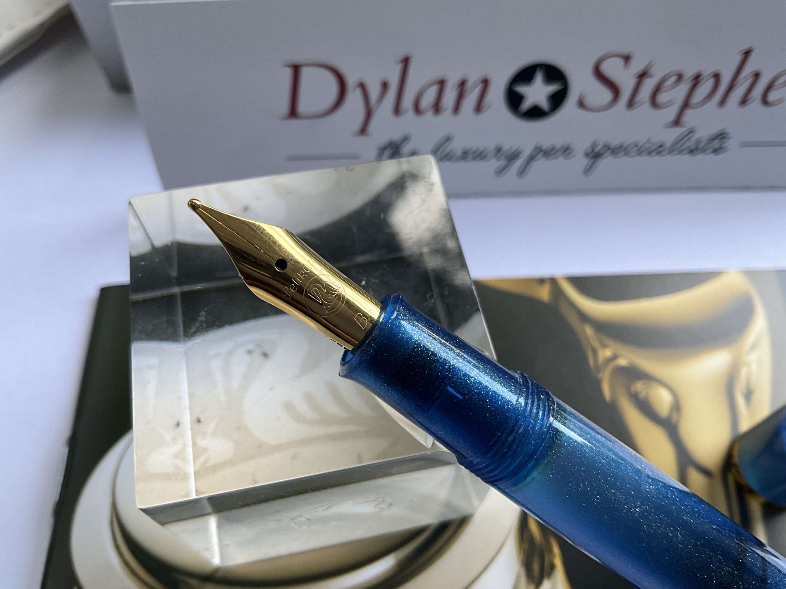 Pelikan M200 Golden Lapis Fountain Pen - Image 2