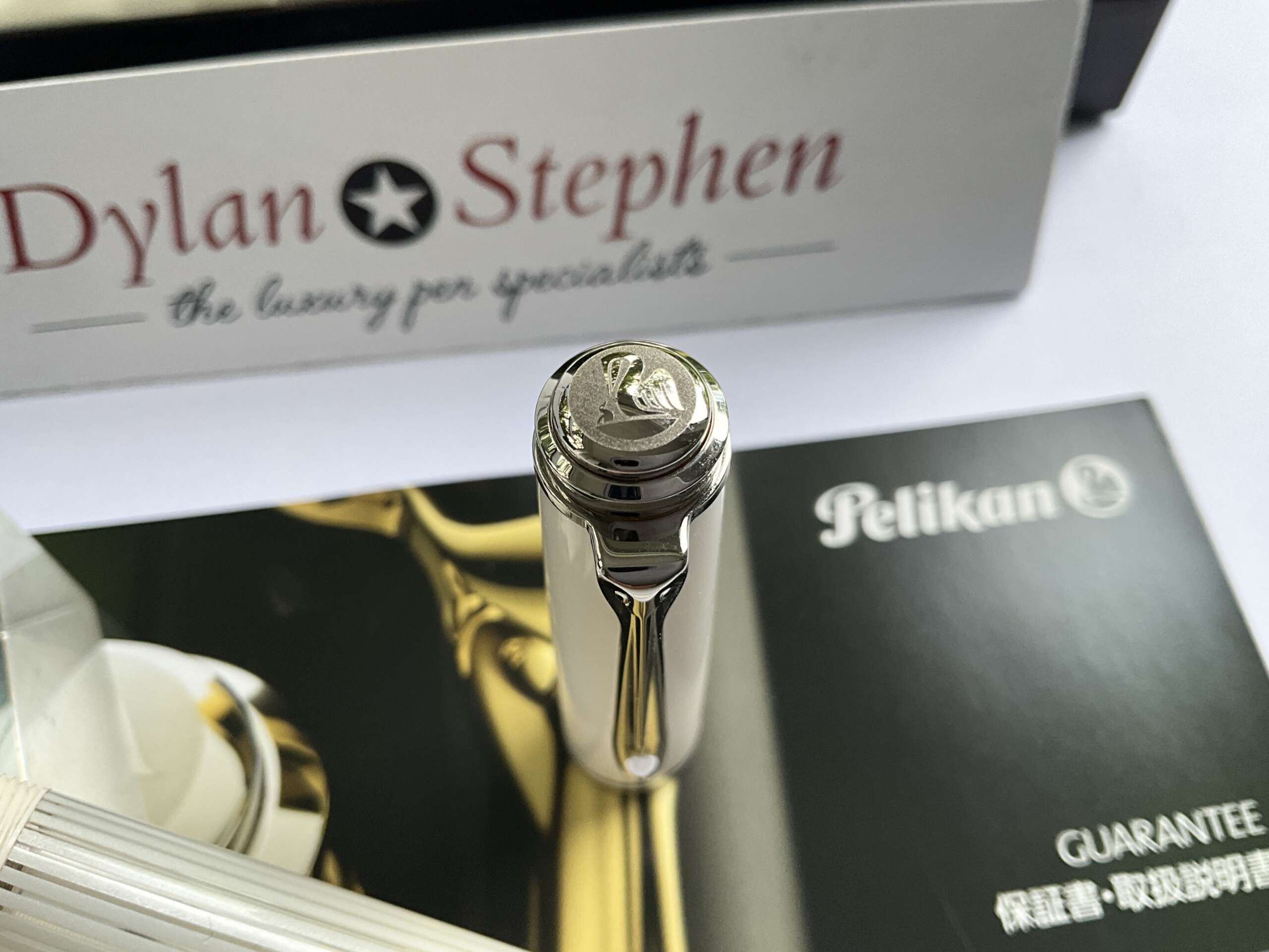 Pelikan Souveran M605 White Transparent Fountain Pen - Image 3